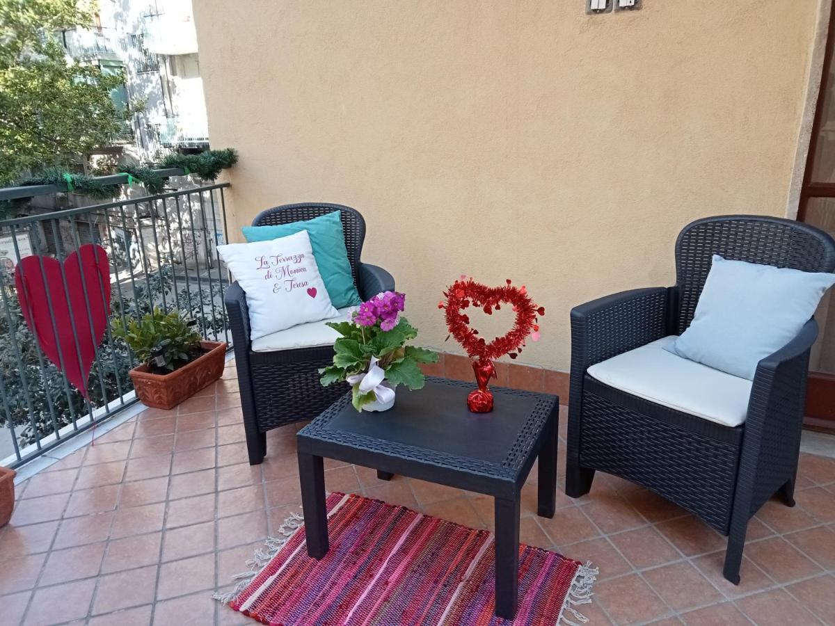 לינה וארוחת בוקר פורטיצ'י La Terrazza Di Monica & Teresa מראה חיצוני תמונה