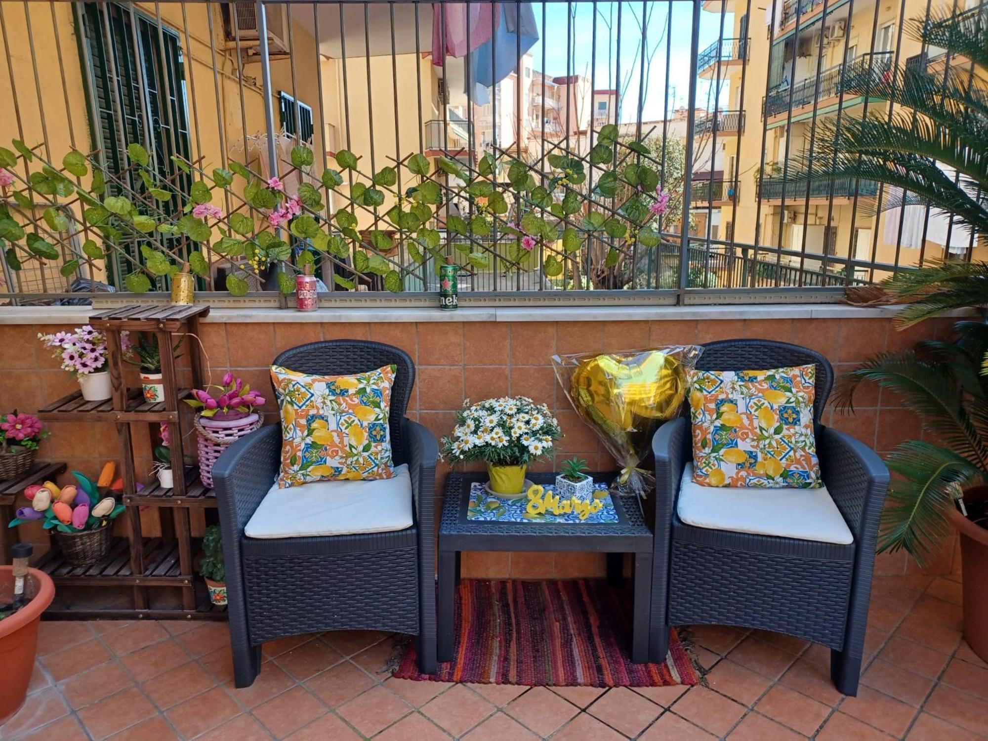 לינה וארוחת בוקר פורטיצ'י La Terrazza Di Monica & Teresa מראה חיצוני תמונה
