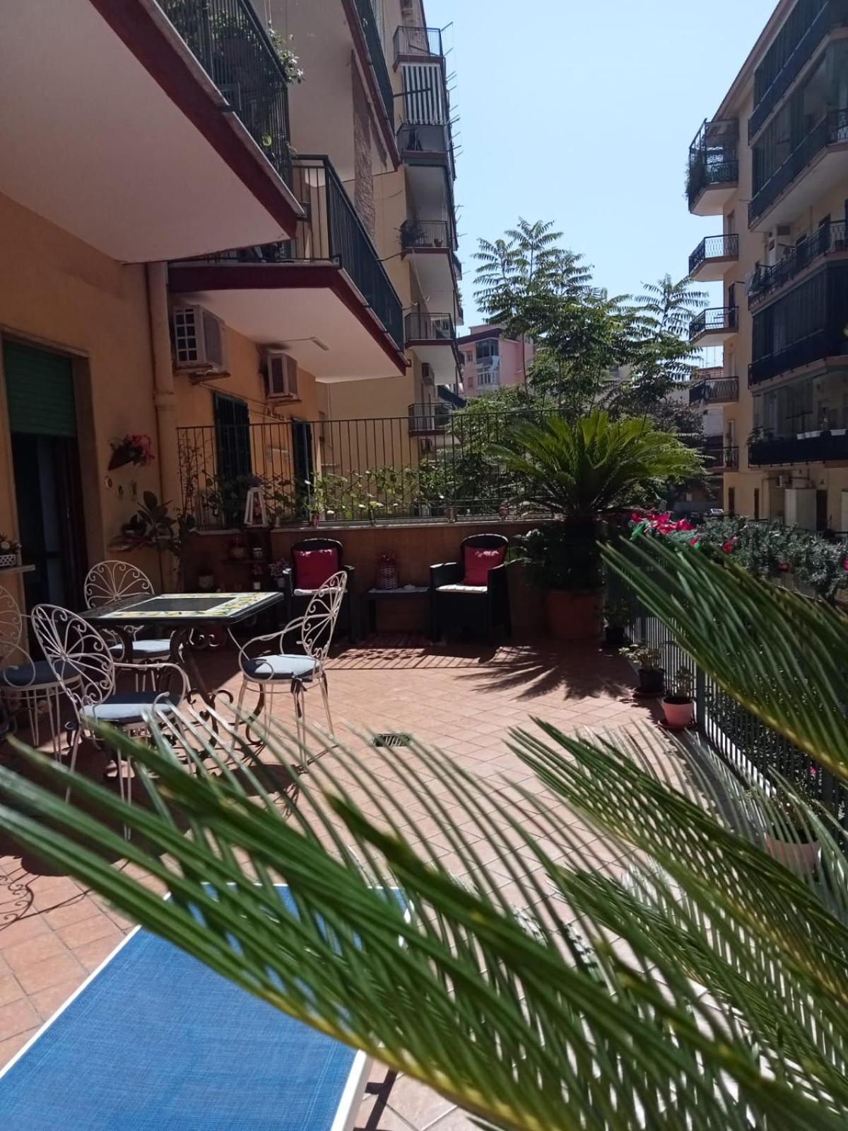 לינה וארוחת בוקר פורטיצ'י La Terrazza Di Monica & Teresa מראה חיצוני תמונה
