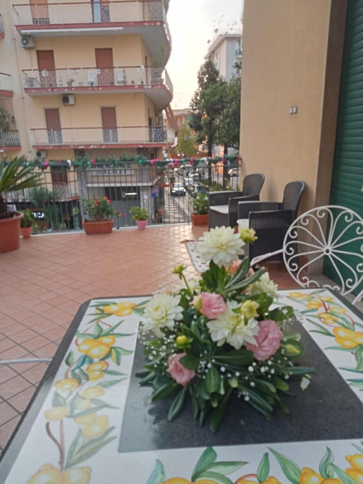 לינה וארוחת בוקר פורטיצ'י La Terrazza Di Monica & Teresa מראה חיצוני תמונה