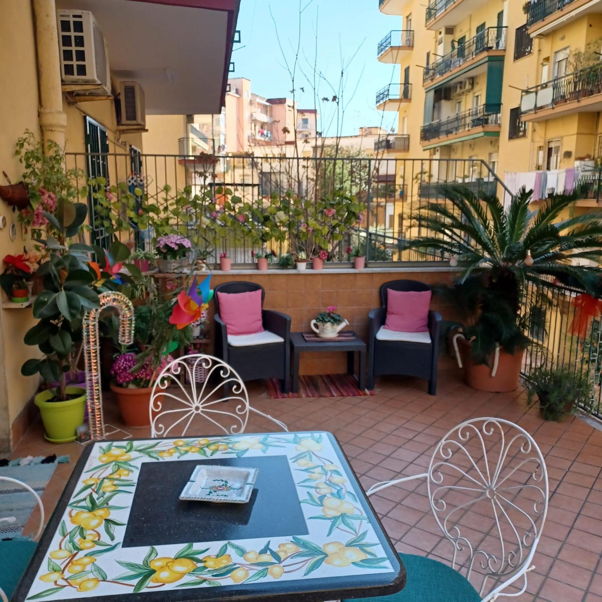 לינה וארוחת בוקר פורטיצ'י La Terrazza Di Monica & Teresa מראה חיצוני תמונה